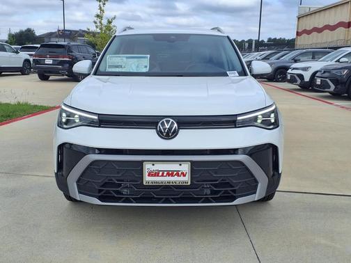 Pure White 2026 Volkswagen Taos 1.5T SE