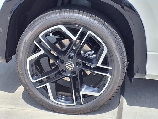 2025 Volkswagen Tiguan 2.0T SEL R-Line