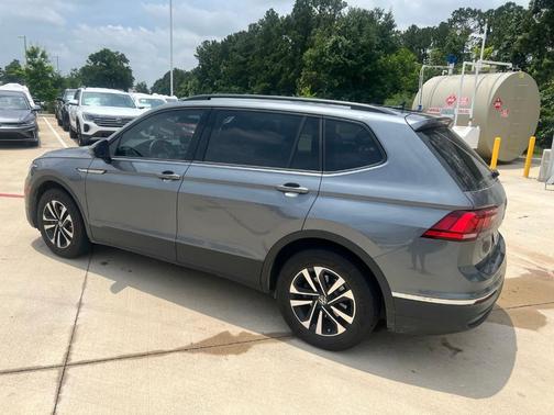Platinum Gray Metallic 2024 Volkswagen Tiguan 2.0T S