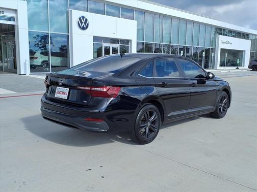 Deep Black Pearl Effect 2024 Volkswagen Jetta 1.5T SE