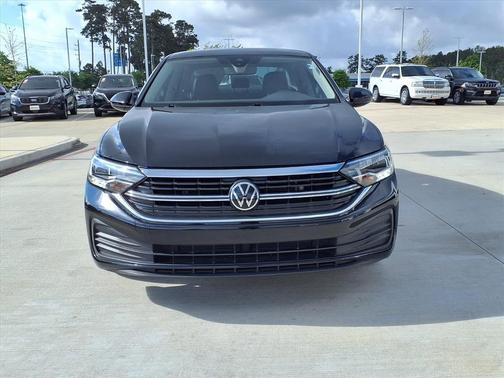 Deep Black Pearl Effect 2024 Volkswagen Jetta 1.5T SE