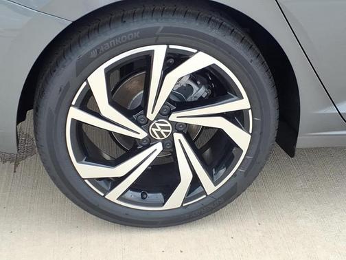 Platinum Gray Metallic 2026 Volkswagen Jetta 1.5T SEL