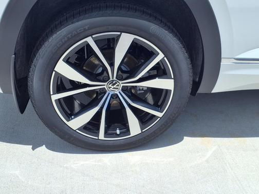 2025 Volkswagen Atlas Cross Sport 2.0T SEL Premium R-Line