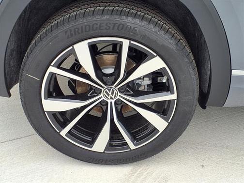 2025 Volkswagen Atlas Cross Sport 2.0T SEL Premium R-Line