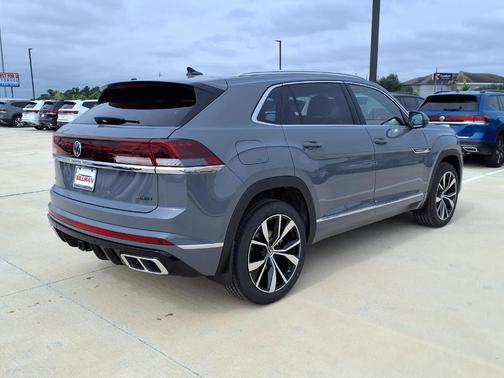 Pure Gray 2026 Volkswagen Atlas Cross Sport 2.0T SEL Premium R-Line