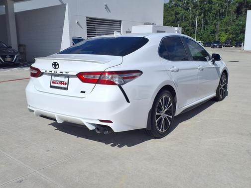 2020 Toyota Camry SE
