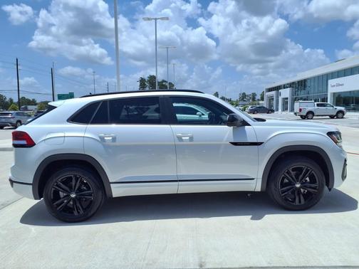 2023 Volkswagen Atlas Cross Sport 3.6 V6 SEL R-Line Black