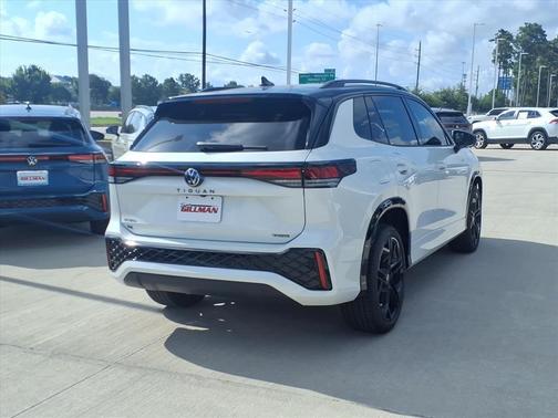 2025 Volkswagen Tiguan 2.0T SE R-Line Black