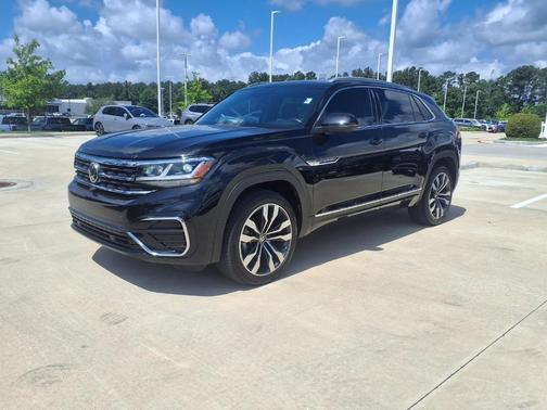 Deep Black Pearl Effect 2022 Volkswagen Atlas Cross Sport 3.6L V6 SEL Premium R-Line