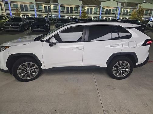 2020 Toyota RAV4 XLE Premium