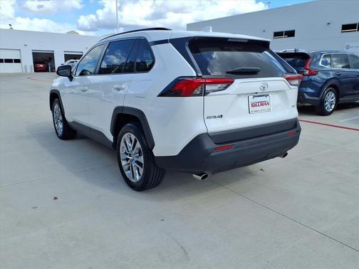 2020 Toyota RAV4 XLE Premium