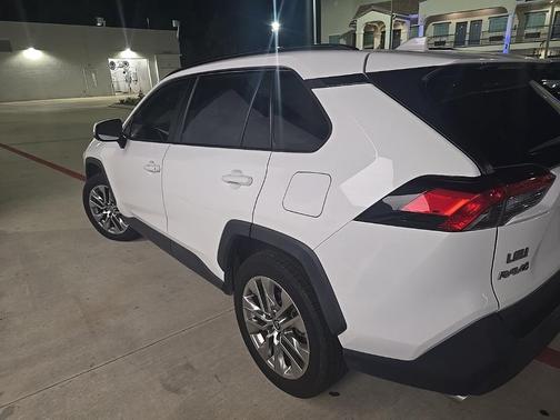 2020 Toyota RAV4 XLE Premium