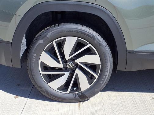 Avocado Green Pearl 2026 Volkswagen Atlas 2.0T SE W/TECHNOLOGY