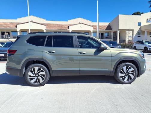 Avocado Green Pearl 2026 Volkswagen Atlas 2.0T SE W/TECHNOLOGY