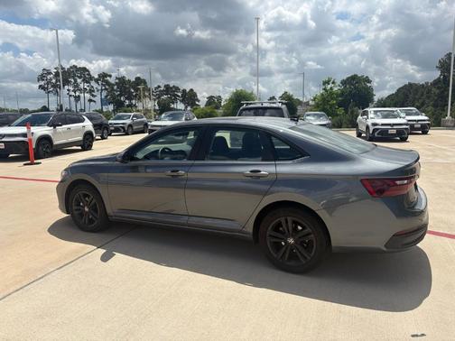 Platinum Gray Metallic 2024 Volkswagen Jetta 1.5T SE