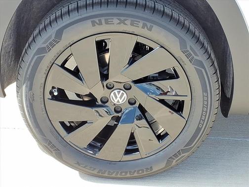 Opal White Pearl 2026 Volkswagen Atlas Cross Sport 2.0T SE W/TECHNOLOGY
