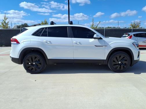 Opal White Pearl 2026 Volkswagen Atlas Cross Sport 2.0T SE W/TECHNOLOGY