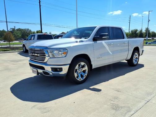 Bright White Clearcoat 2019 RAM 1500 Big Horn