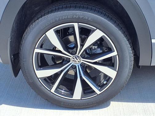 2025 Volkswagen Atlas Cross Sport 2.0T SEL Premium R-Line