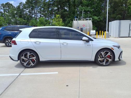 Opal White Pearl 2026 Volkswagen Golf GTI 2.0T SE