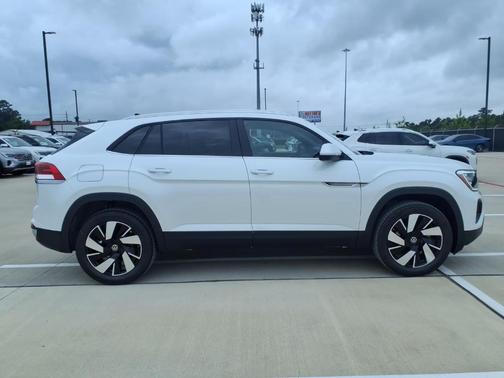 Opal White Pearl 2026 Volkswagen Atlas Cross Sport 2.0T SE W/TECHNOLOGY