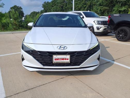 Quartz White 2022 Hyundai ELANTRA SEL