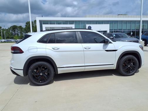 2025 Volkswagen Atlas Cross Sport 2.0T SEL R-Line Black