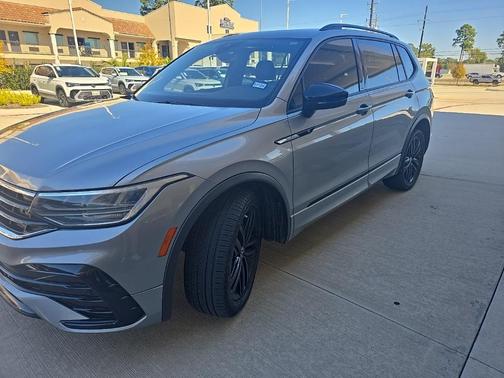 2022 Volkswagen Tiguan 2.0T SE R-Line Black