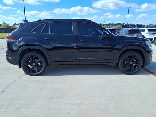 2026 Volkswagen Atlas Cross Sport 2.0T SEL R-Line Black