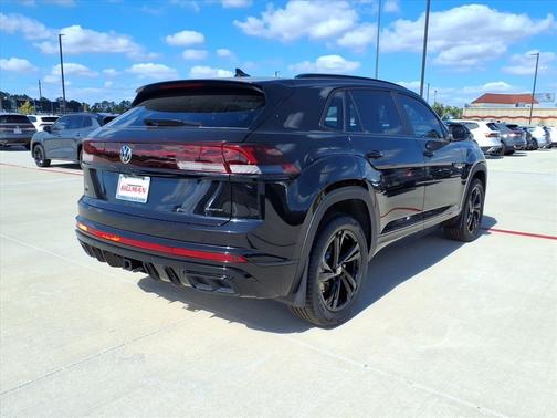 2026 Volkswagen Atlas Cross Sport 2.0T SEL R-Line Black