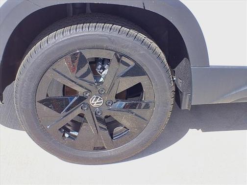 2025 Volkswagen Taos 1.5T SE Black