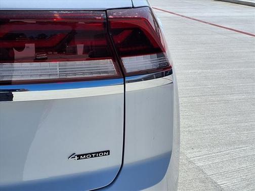 2025 Volkswagen Atlas Cross Sport 2.0T SEL Premium R-Line
