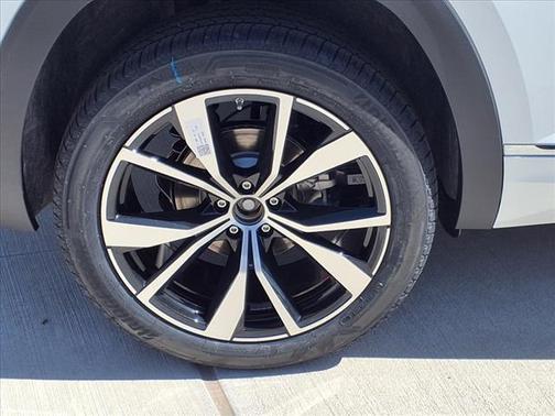 2025 Volkswagen Atlas Cross Sport 2.0T SEL Premium R-Line