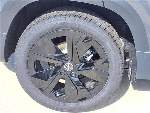 Platinum Gray Metallic 2026 Volkswagen Taos 1.5T SE