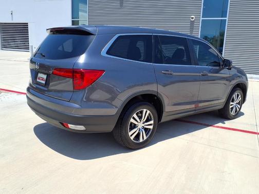 Modern Steel Metallic 2018 Honda Pilot EX