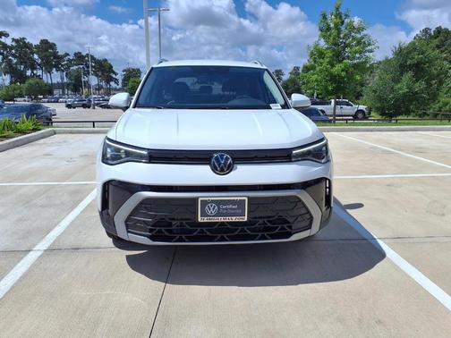 Pure White 2025 Volkswagen Taos 1.5T SE