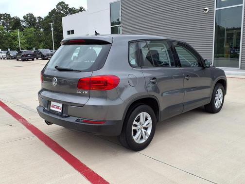 Reflex Silver Metallic 2012 Volkswagen Tiguan SE