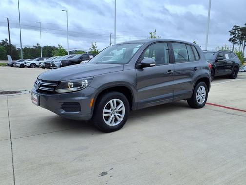 Reflex Silver Metallic 2012 Volkswagen Tiguan SE