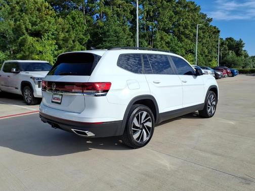Pure White 2024 Volkswagen Atlas 2.0T SE w/Technology