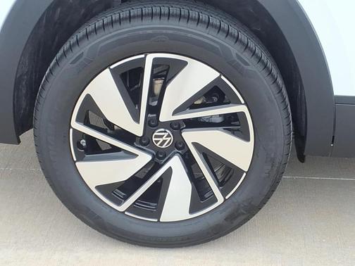 Opal White Pearl 2026 Volkswagen Atlas 2.0T SE W/TECHNOLOGY