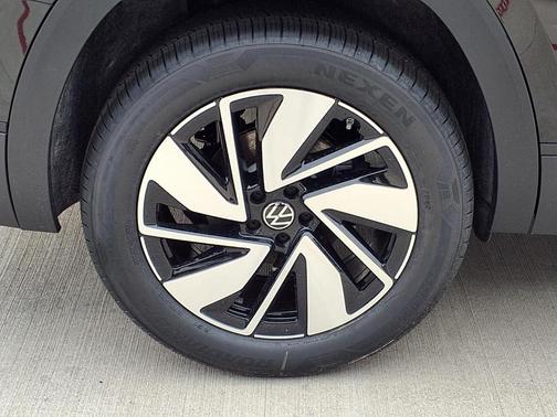 Deep Black Pearl Effect 2026 Volkswagen Atlas 2.0T SE W/TECHNOLOGY