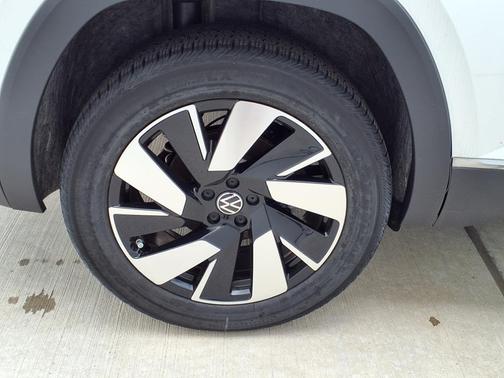 2025 Volkswagen Atlas Cross Sport 2.0T SEL