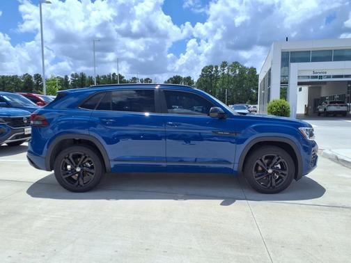 2025 Volkswagen Atlas Cross Sport 2.0T SEL R-Line Black