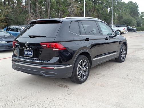 2024 Volkswagen Tiguan 2.0T Wolfsburg Edition