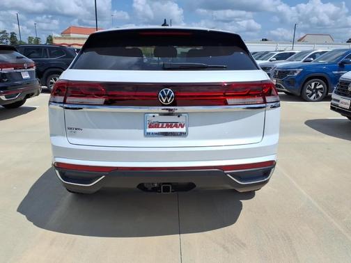 Opal White Pearl 2026 Volkswagen Atlas Cross Sport 2.0T SE W/TECHNOLOGY