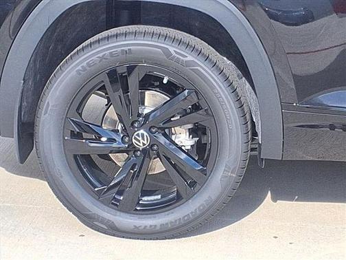 Deep Black Pearl Effect 2026 Volkswagen Atlas Cross Sport 2.0T SEL R-Line Black
