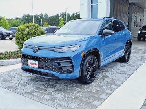 2025 Volkswagen Tiguan 2.0T SE R-Line Black