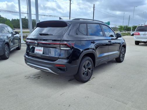 Deep Black Pearl 2026 Volkswagen Taos 1.5T S