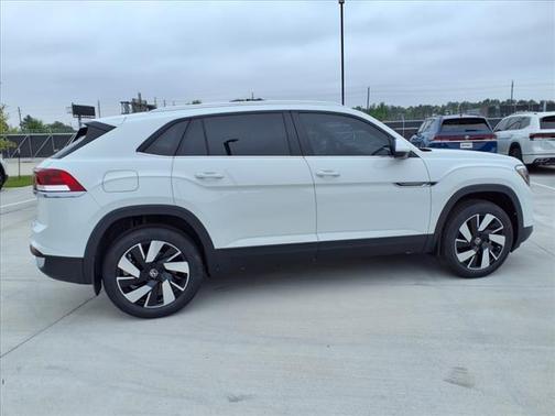 2025 Volkswagen Atlas Cross Sport 2.0T SE w/Technology