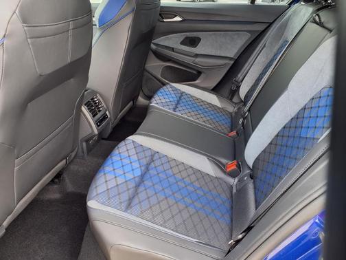 Lapiz Blue Metallic 2026 Volkswagen Golf R 2.0T